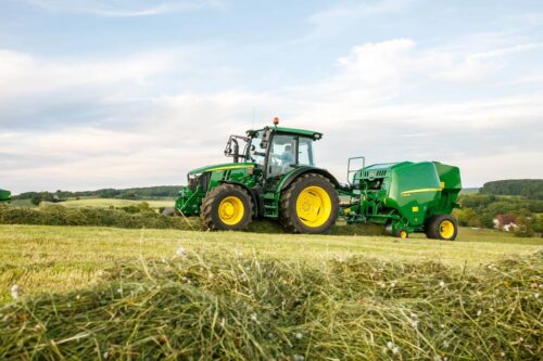 Ciągniki John Deere serii 5R z lepszym wyposażeniem