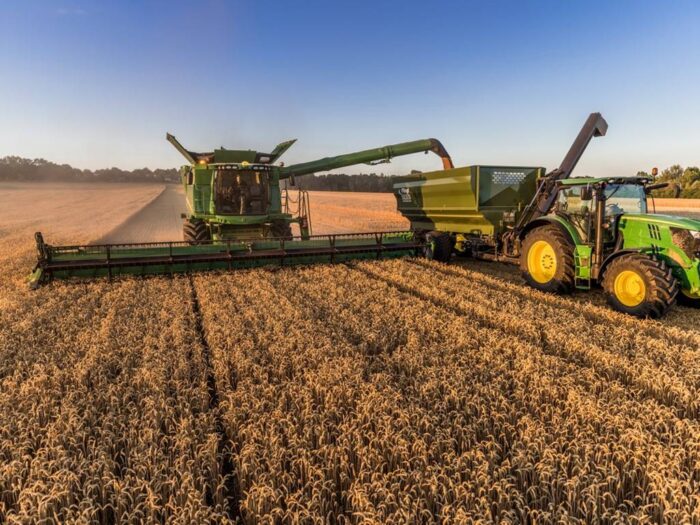 Firma John Deere w ramach Demo Tour, prezentuje nowy, zautomatyzowany kombajn serii S780i