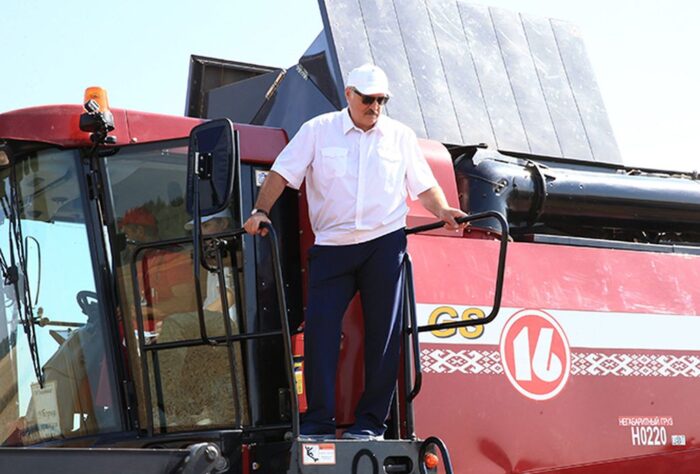 Aleksandr Łukaszenka, białoruś, rolnictwo na białorusi, superkombajn Palessie, Homsielmasz