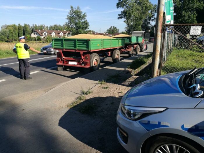 policja, alkohol, żniwa, pijany jechał ciągnikiem, zagrożenie na drodze