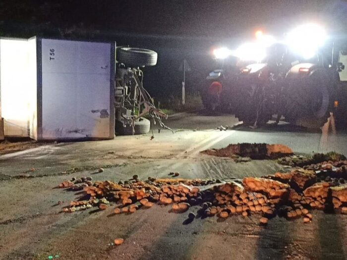 transport ziemniaków, Konopki, powiat  mławski, ziemniaki na drodze