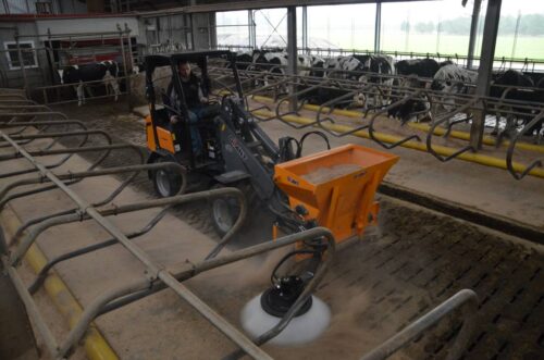 Tobroco Giant wprowadził nowa łyżkę z funkcją ścielenia