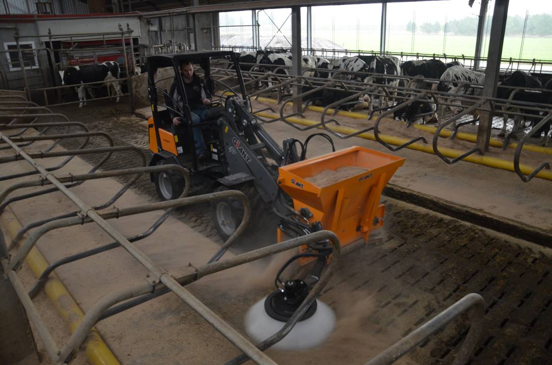 Tobroco Giant wprowadził nowa łyżkę z funkcją ścielenia