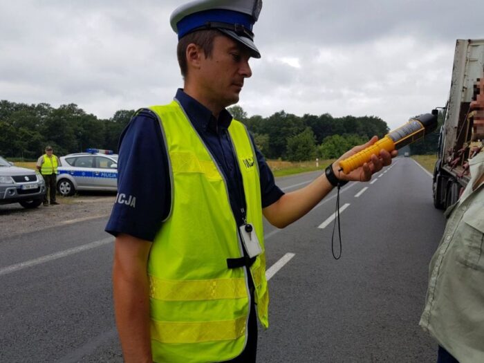 wypadki na drogach, pijani kierowcy maszyn rolniczych, policja, inspekcja transportu drogowego