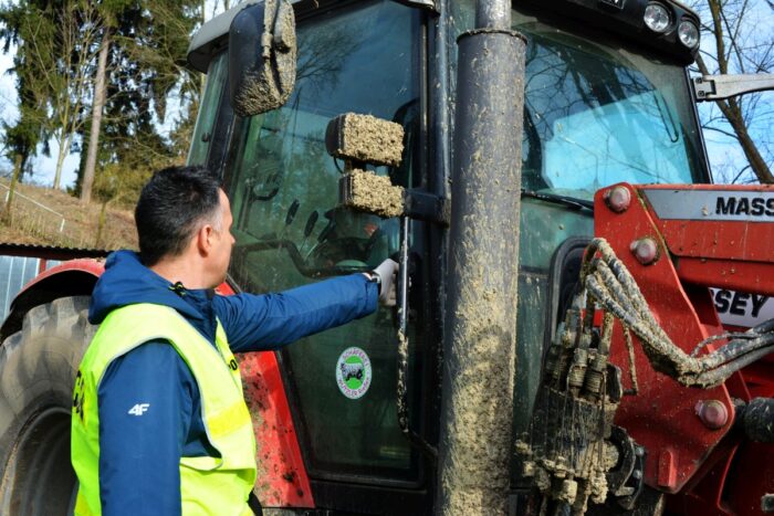 ucieczka ciągnikiem przez pole, rypin, kujawy i pomorze, policja, nietrzeźwy kierowca ciągnika