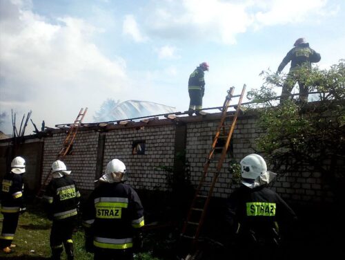pożary gospodarstw, pożary, straż pożarna, pożary maszyn rolniczych, pożary budynków gospodarczych