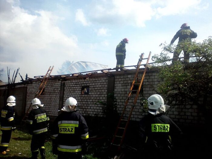 pożary gospodarstw, pożary, straż pożarna, pożary maszyn rolniczych, pożary budynków gospodarczych