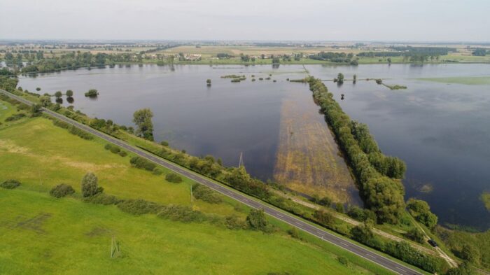 pola i łąki pod wodą, gmina kościan, wielkopolska, woda zalewa pola, ministerstwo rolnictwa