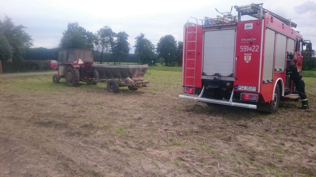 wypadki na polach, tragedie na polach, śmierć pod ciągnikiem, policja, straż pożarna