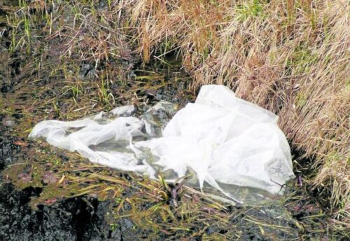 rolnicze śmieci, śmieci na wsi, folia ogrodnicza, folia po kiszonkach, worki po nawozach, BIG Bagi