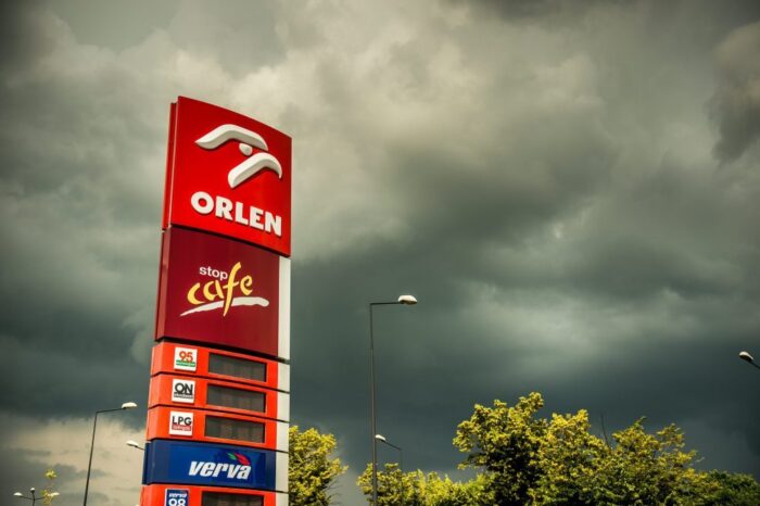 stacje benzynowe, Polska Organizacja Przemysłu i Handlu Naftowego, POPiHN, koncerny paliwowe