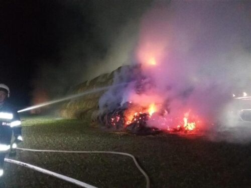 pożar bel słomy, płonące bele słomy, podpalenie, przestępczość, policja, izbica kujawska