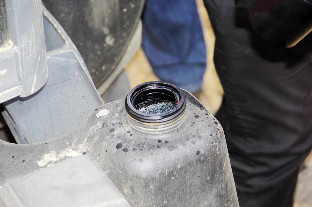 wypełnienie zbiornika paliwa Kubota M135GX
