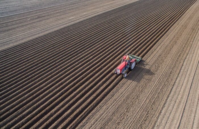 ograniczenia dotyczące sprzedaży gruntów, komisja europejska, obrót ziemią, swobodny przepływ kapitału