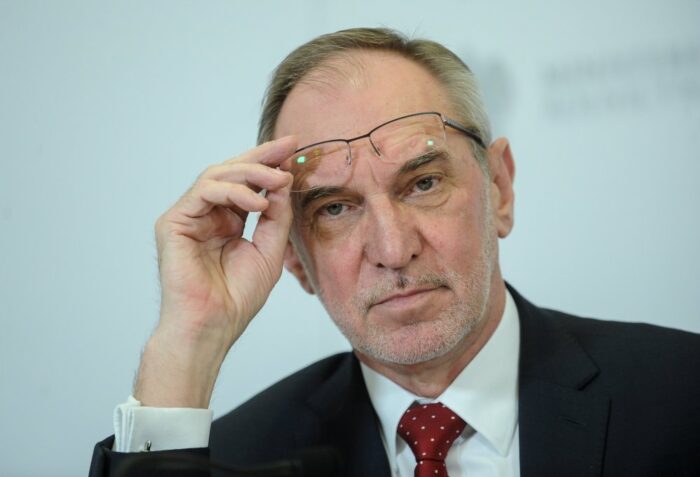 zbigniew babalski, ministerstwo rolnictwa, krzysztof jurgiel, Ustawa wstrzymująca sprzedaż ziemi