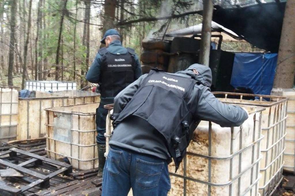 bimbrownictwo, podlaskie, alkohol, bimber, KAS, nielegalny alkohol w lesie