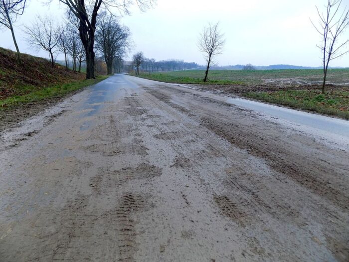krir, ministerstwo infrastruktury, drogi, sprzęt rolniczy, drogi zanieczyszczone przez rolników
