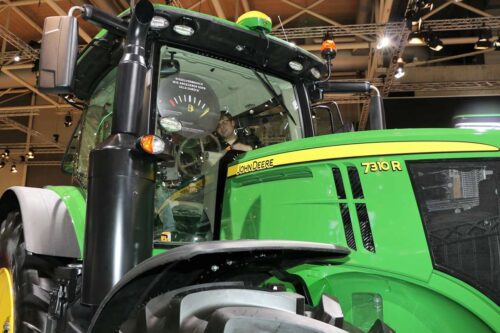 John Deere 6215R