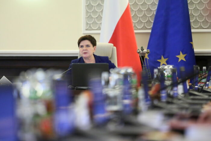 hodowla zwierząt futerkowych, zwierzęta futerkowe, ustawa o ochronie zwierząt, branża futerkowa, beata szydło