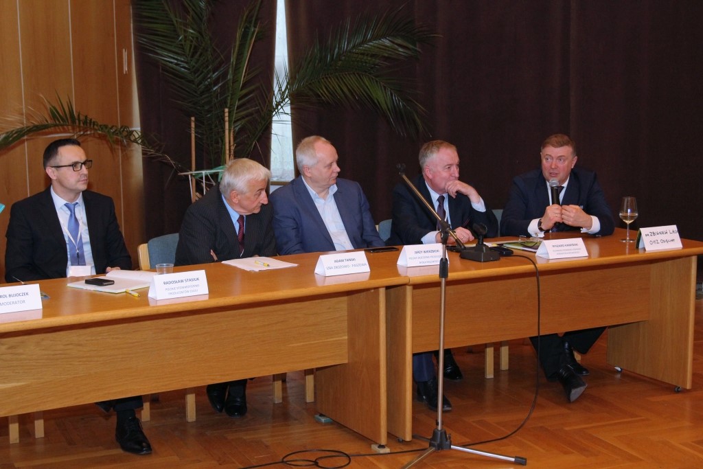 śruta rzepakowa, białko roślinne, żywienie zwierząt, śruta sojowa