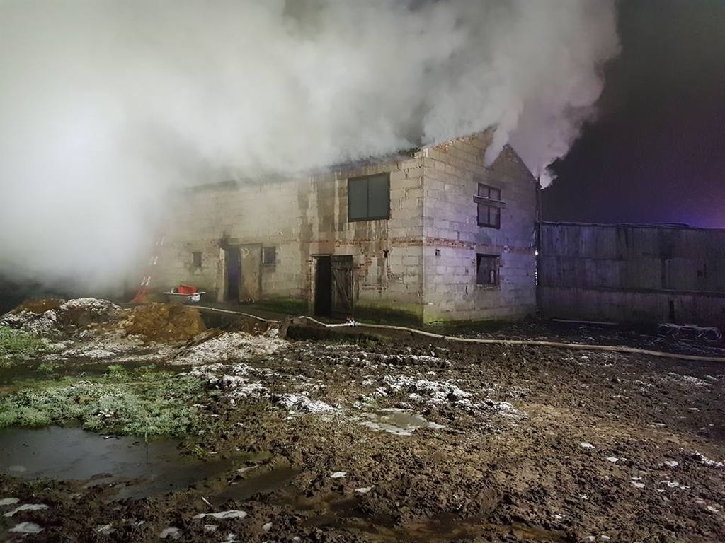 pożar gospodarstwa, straż pożarna, Mezowo, Kartuzy, pomorze, niemodlin