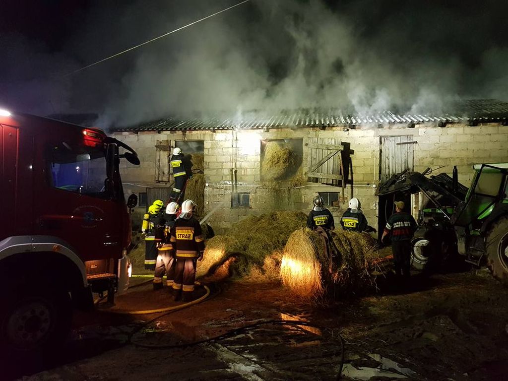 pożar gospodarstwa, straż pożarna, Mezowo, Kartuzy, pomorze, niemodlin