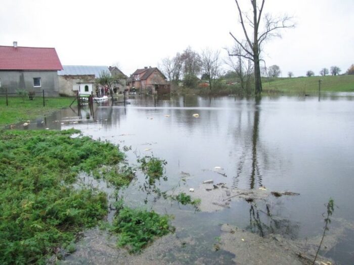 Mostołty, gmina ełk, warmia i mazury, straż pożarna, zalane pola, zalane gospodarstwa
