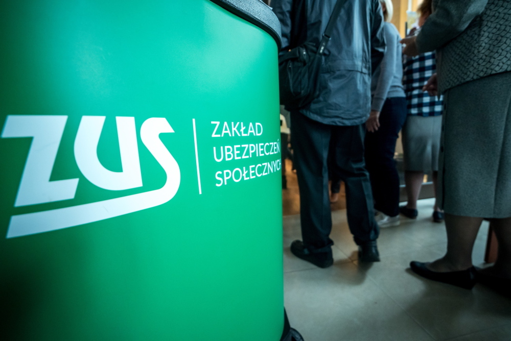 wiek emerytalny kobiet i mężczyzn, emertury, świadczenia, zus, wypłata emerytur, decyzje emerytalne