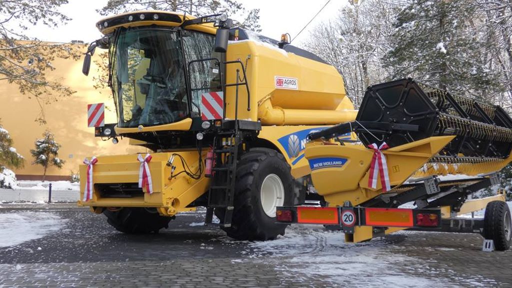 Centrum Kształcenia Rolniczego w Nakle Śląskim, nakło śląskie, górny śląsk, New Holland TC5 70
