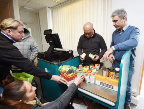 lokalni producenci żywności, żywność regionalna, żywność tradycyjna, sieci handlowe,przewaga konkurencyjna supermarketów