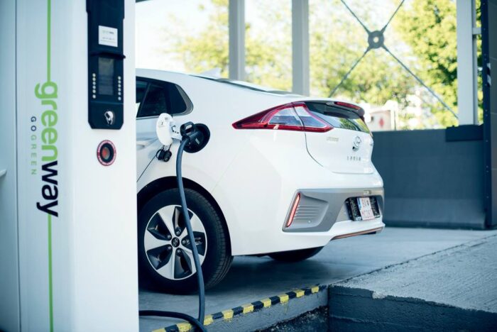 samochody elektryczne, OZE, energia, prąd, sieć ładowania samochodów elektrycznych