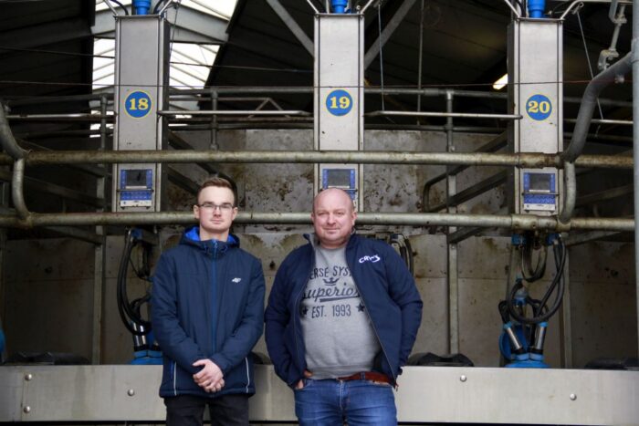 hala karuzelowa Dairymaster, dój krów, karuzela, produkcja mleka,