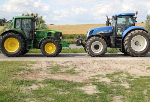 Ciągniki John Deere i New Holland