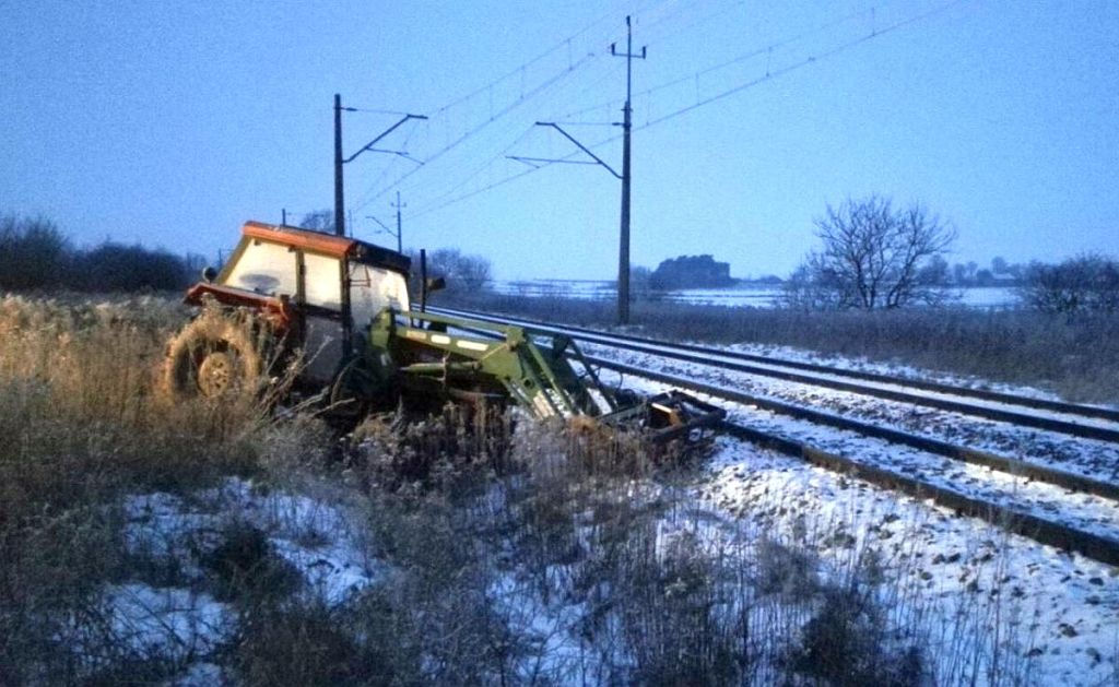 wypadki z udziałem ciągników, pijany traktorzysta, ciągnik na torowisku, Dominów, powiat świdnicki, lubelszczyzna