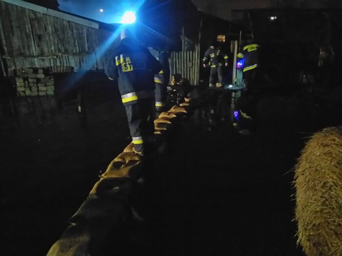 Drawski Młyn, wielkopolska, straż pożarna, roztopy, zalane gospodarstwa