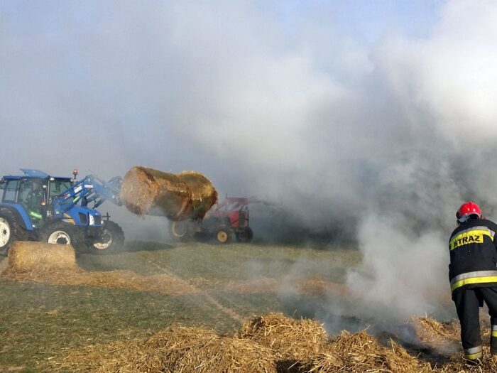 pożary gospodarstw, straż pożarna, pożary budynków gospodarczych, pożar kurnika, jarocin, ostróda, kielce