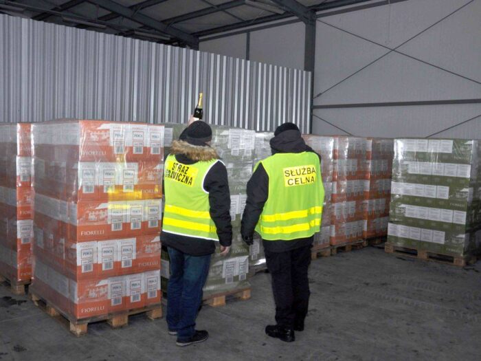 wino, KAS, akcyza, Krajowa Administracja Skarbowa, przemyt wina