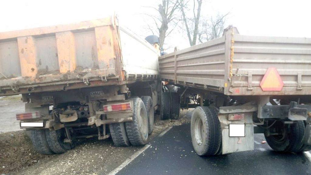 wypadek, ciągnik, zniszczony traktor, Włoszczowa, świętokrzyskie, policja, mandat