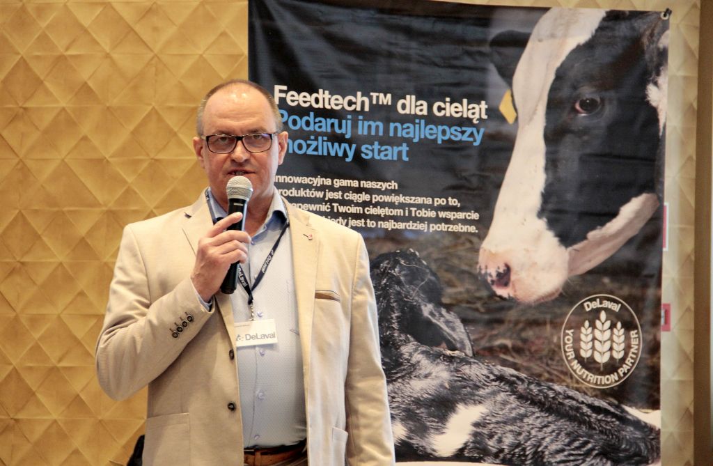 dojarnia karuzelowa, dój krów, DeLaval, wóz paszowy