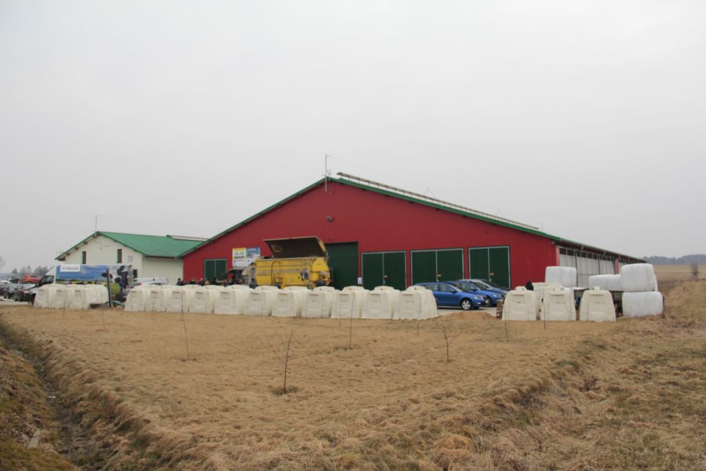 dojarnia karuzelowa, dój krów, DeLaval, wóz paszowy