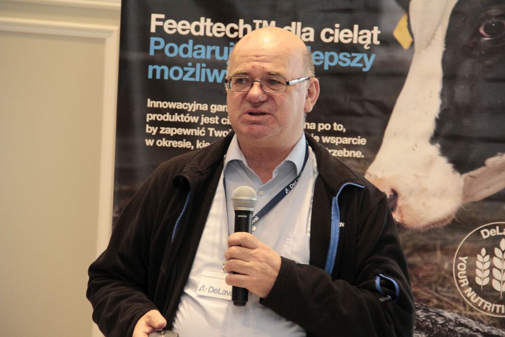 dojarnia karuzelowa, dój krów, DeLaval, wóz paszowy