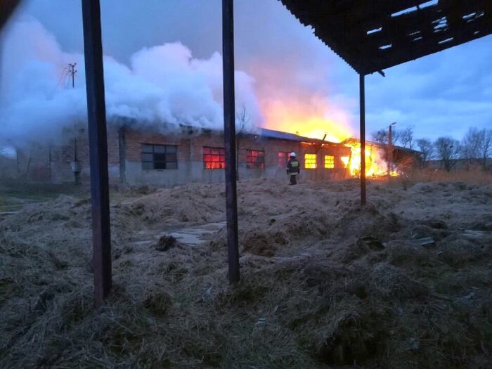 gmina świątki, dobre miasto, kwiecewo, warmia i mazury, podpalacz balotów, ogień w gospodarstwach