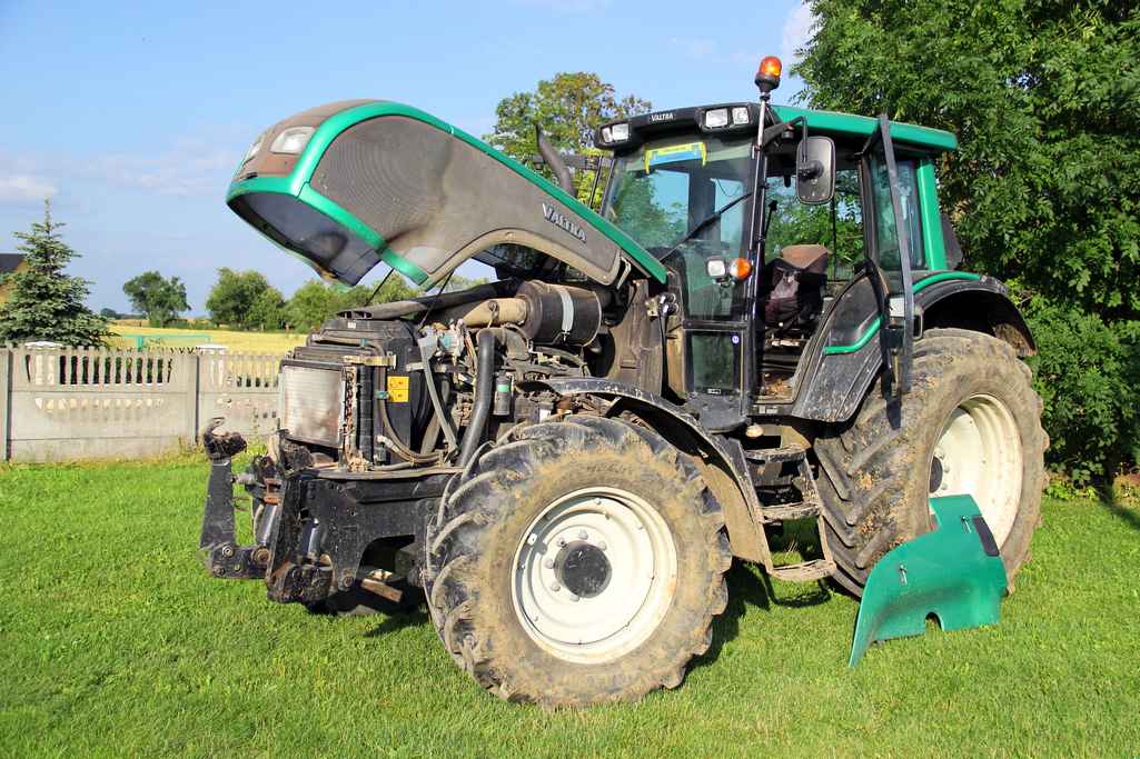 Valtra T121