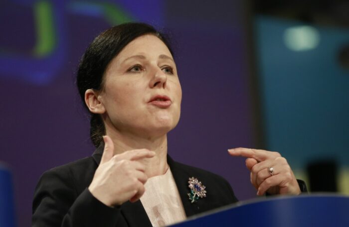 podwójne standardy żywności, kontrola żywności, Viera Jourova, bezpieczeństwo żywności, producenci żywności