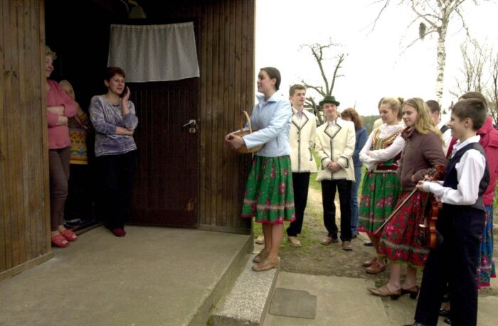 podlasie, wiosenne kolędowanie, chodzenia z konopielką, ludowe tradycje, Ośrodek Kultury w Knyszynie