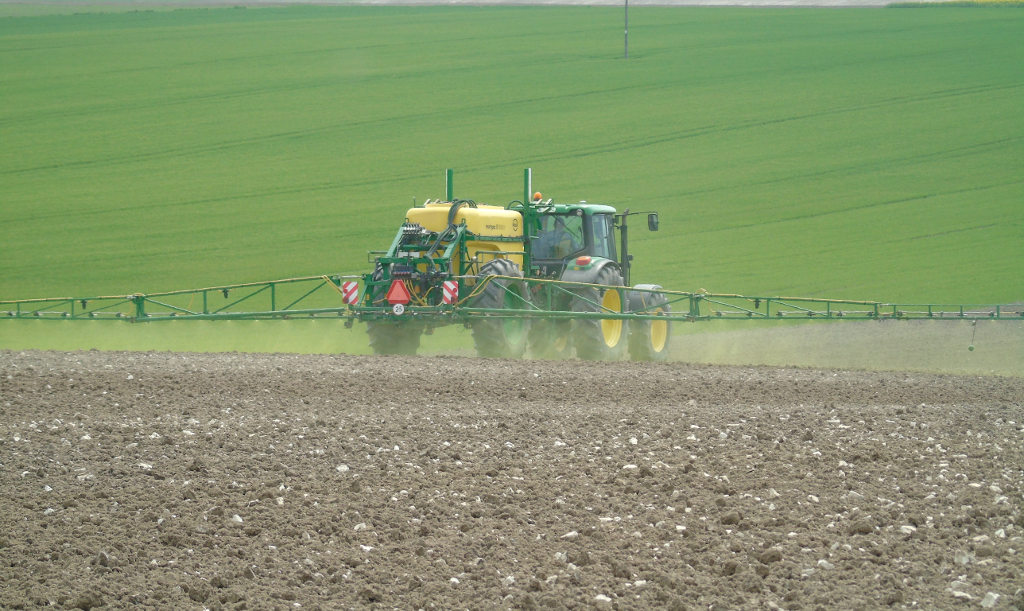 opryskiwacz, ciągnik, pole