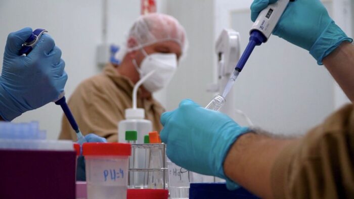 Trouw Nutrition, drób, pisklęta, antybiotyki, żywienie drobiu, pasza, woda, brojlery, kurczęta, hodowla drobiu