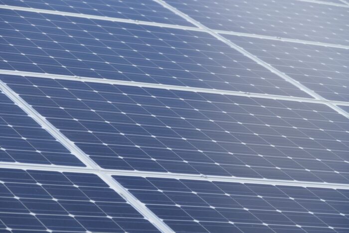 systemy fotowoltaiczne, fotowoltaika w parafiach, unijne dofinansowanie, turbina wiatrowa, energia słoneczna