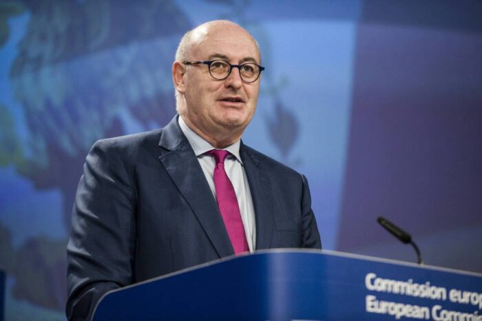 nieuczciwe praktyki handlowe, handel, przetwórstwo, przewaga kontraktowa, phil hogan, wiktor szmulewicz