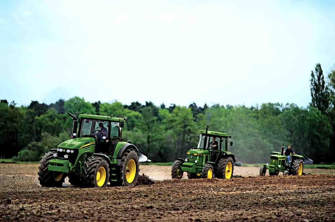 John Deere 6215R